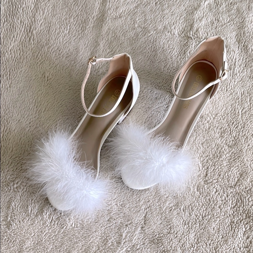 Dream Pairs White Fur/Feather Heels